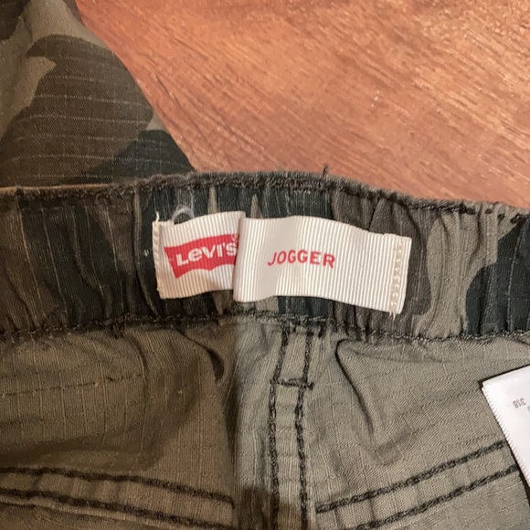 NWOT Levi Jogger pants/jeans - Picture 3 of 4